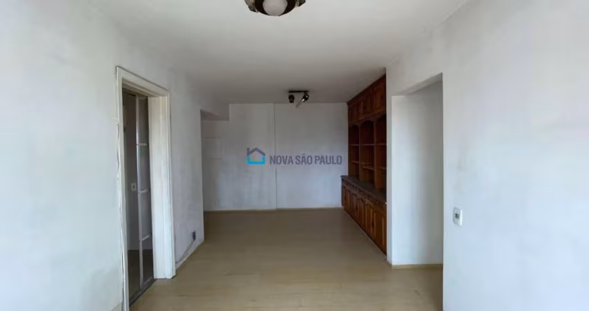 Apartamento com 02 dormitórios na região da Chácara Inglesa.