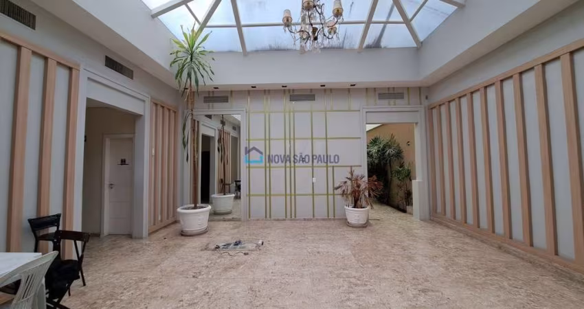 Casa comercial à venda em Moema com 1.025 m²