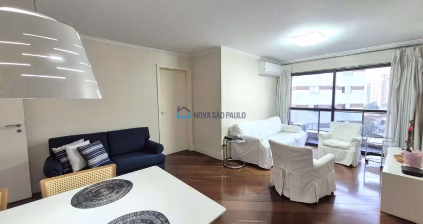 Amplo apartamento a venda em Mirandópolis