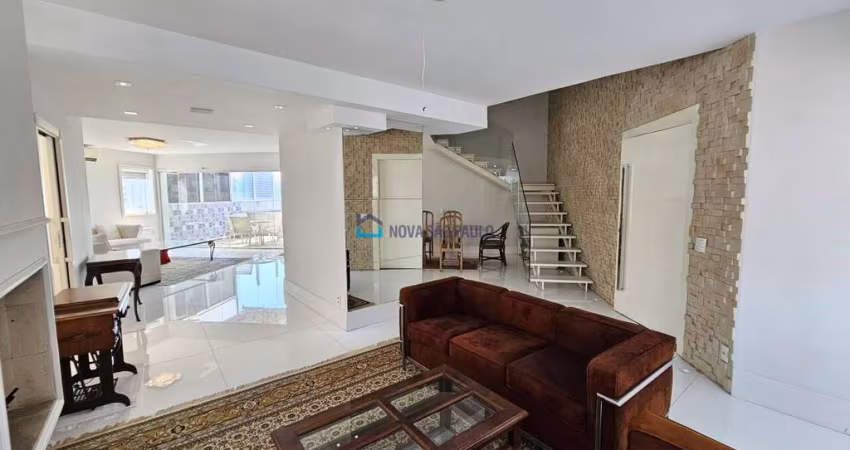 Cobertura duplex a venda na Vila Nova Conceição!  3 quartos, 3 suítes !  Única !