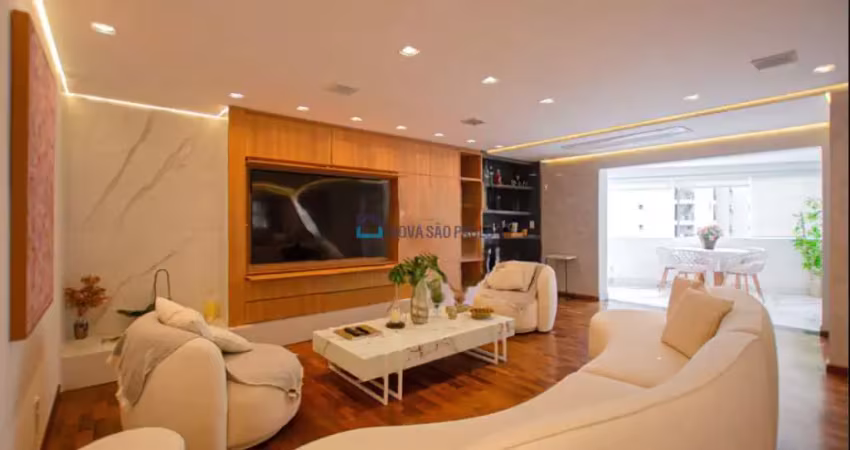 Apartamento à venda em Moema 199m² - 3 dormitórios - 2 suítes - 2 vagas.