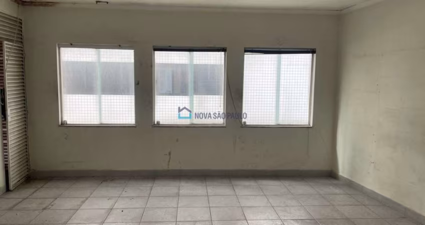 Prédio Comercial Próximo à Estação São Judas