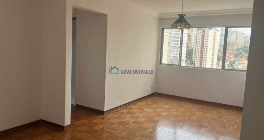 Apartamento com 02 dormitórios na Chácara Inglesa.
