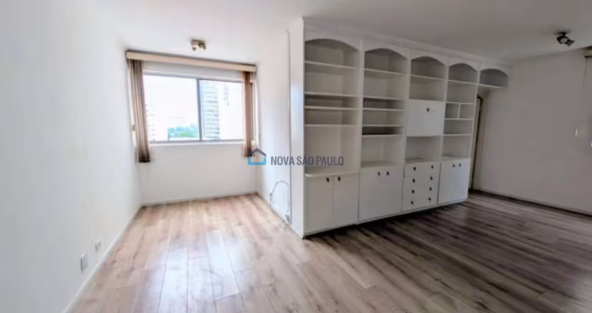 Apartamento 2 dormitórios, 1 vaga - Moema