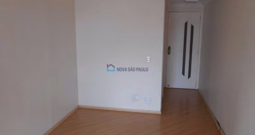 Apartamento à venda na Vila Guarani com 3 quartos 1 vaga de garagem.