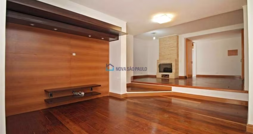 Apartamento Espaçoso com 3 Dormitórios em Localização Nobre - Moema