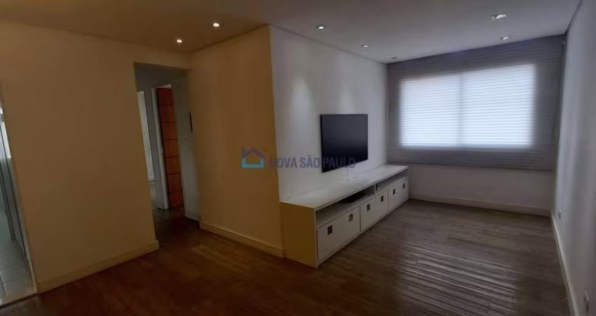 Apartamento 2 dormitórios, 1 vaga, andar alto .