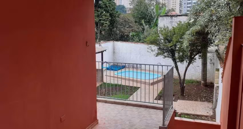 Casa térrrea à venda no bosque da Saúde, com quintal e piscina