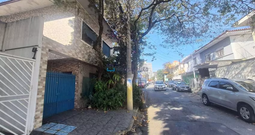 Sobrado com 130 m² na Saúde - 3 Dormitórios, Quintal e Vagas