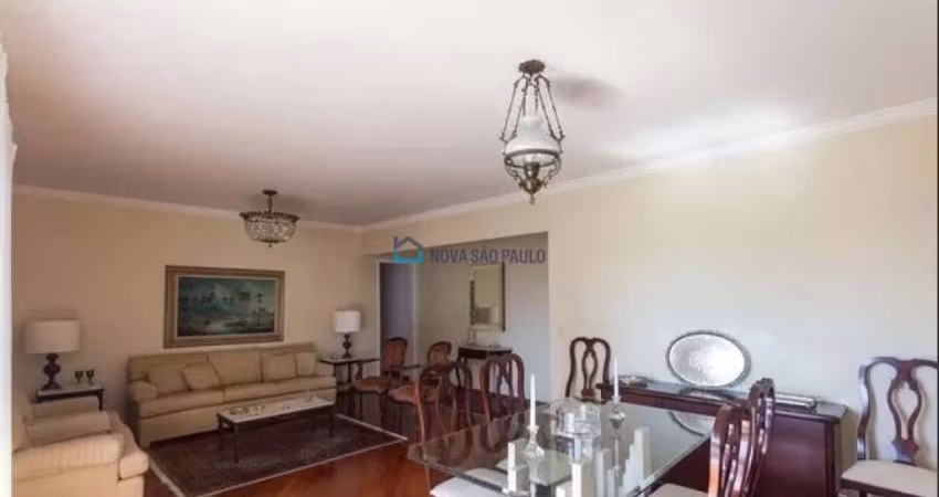 Apartamento de 142m²  4 dormitórios  1 suíte próximo metrô São Judas