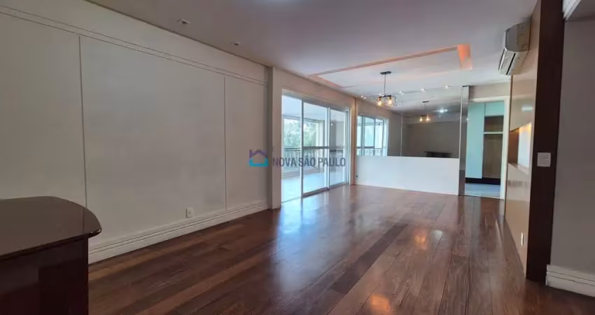 Apartamento com varanda gourmet ao lado do metrô santos-imigrantes na região da klabin