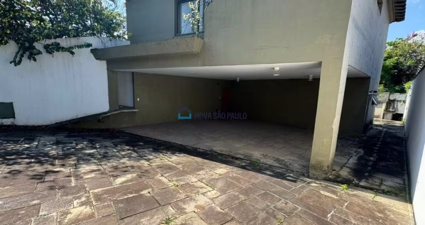 Sobrado 5 Dormitórios, 3 Suítes, 4 Vagas - Morumbi