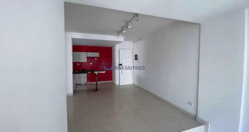 Aparatamento - 3 dorms (1 suíte), sala com sacada, 2 vagas - Metrô Saúde