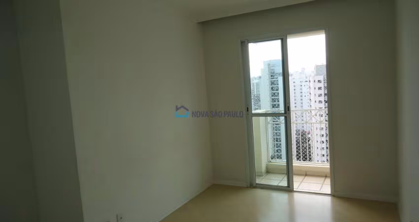 Apartamento de um dormitório à 700 metros do Metrô Alto do Ipiranga