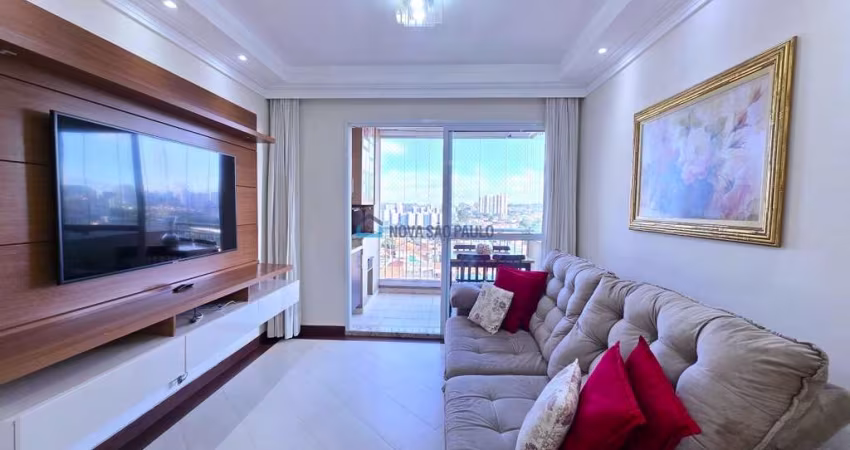 Apartamento de 88m², com 3 dormitórios, 1 suíte, 2 vagas, em andar alto.