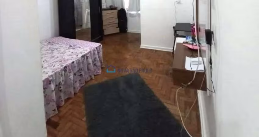 Studio, 26 m2 na Av Liberdade, próximo ao Metrô