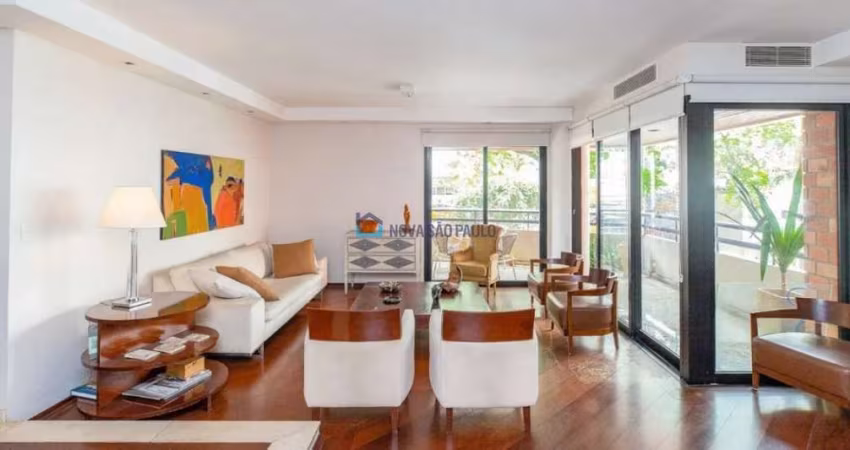 Venda. Moema Pássaros. Apartamento com 220m². 4 dormitórios. 3 Suítes 4 Vagas