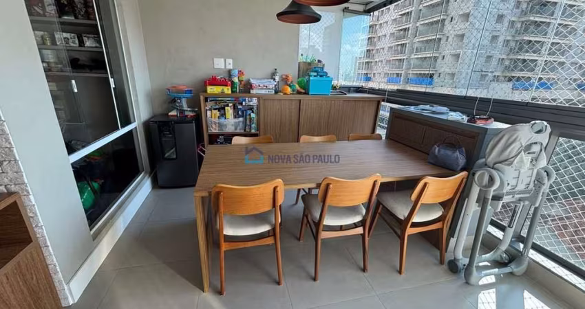 Apartamento na Praça da Árvore