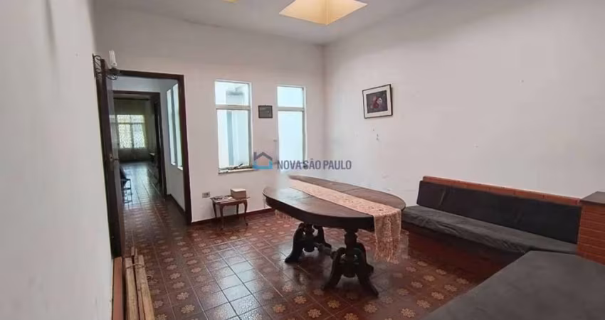 Casa Térrea 4 Dormitórios e 3 Vagas à Venda no Ipiranga
