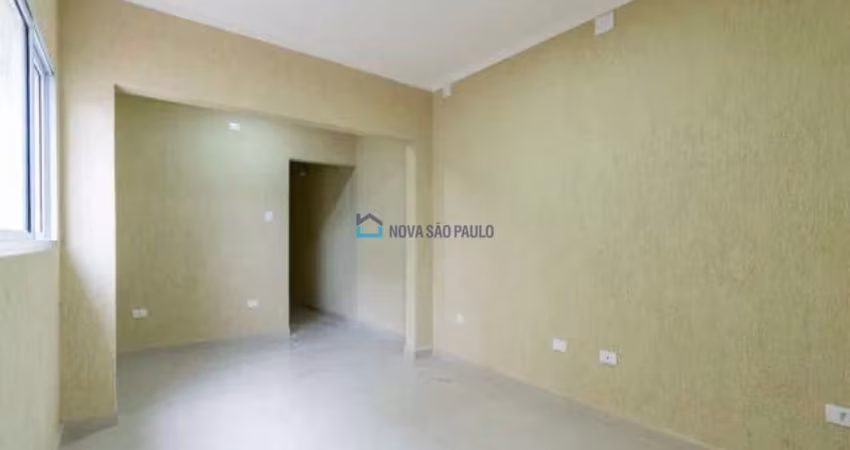 Casa com 6 dormitórios à 850 metros do Metrô Praça da Árvore