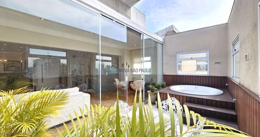 Cobertura de alto padrão nos Jardins elevador serve os 2 andares!