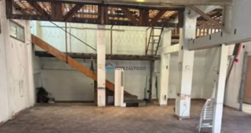 Imóvel de 2 andares comercial ou residencial / 400 m² / 2 vagas