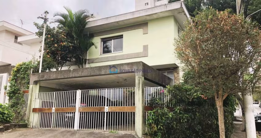 Sobrado a venda na Vila Alexandria / Jabaquara . 3 dormitórios (1 suíte) . 4 banheiros . 2 vagas