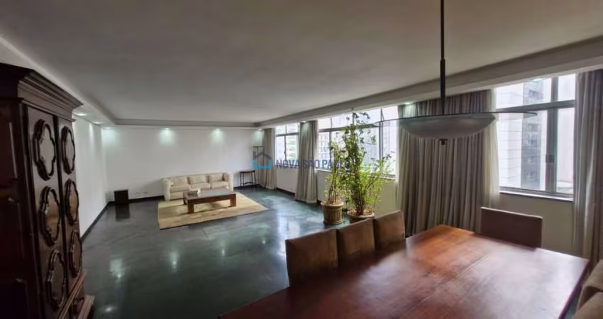Apartamento a venda de 213 m², com três dormotõrios no Jardim Paulista