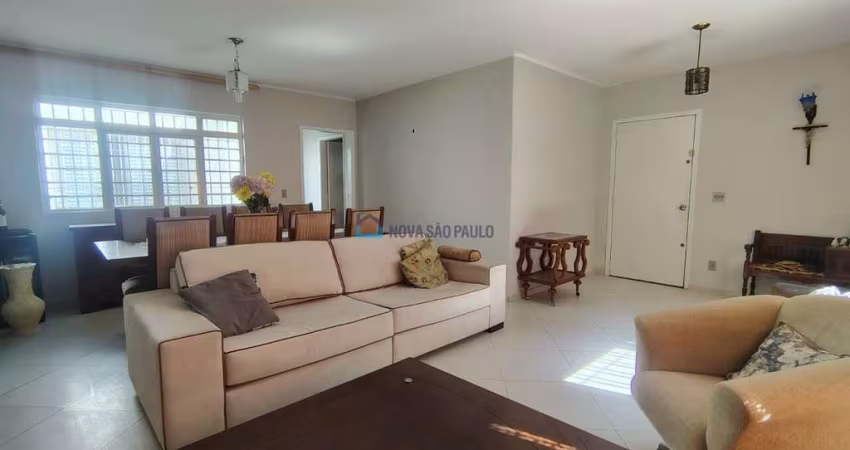 Casa Térrea à venda, com 3 quartos, 1 suíte e 4 vagas