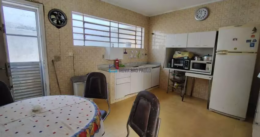 Casa térrea à venda, com 3 quartos, 1 suíte e 4 vagas