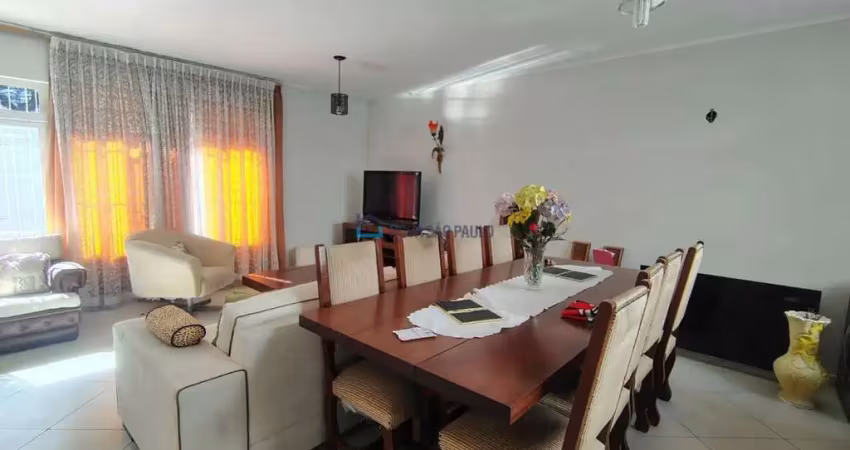 Casa térrea à venda, com 3 quartos, 1 suíte e 4 vagas