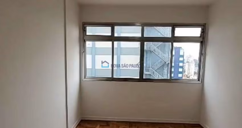Apartamento ao lado do metrô Saúde!