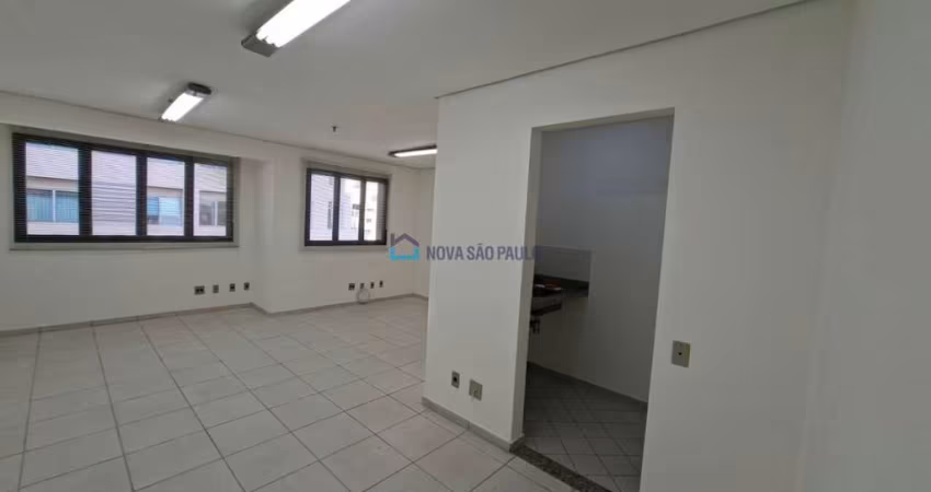 Conjunto Comercial à venda na Vila Clementino com 35,50 m² de área útil e 1 vaga de garagem.