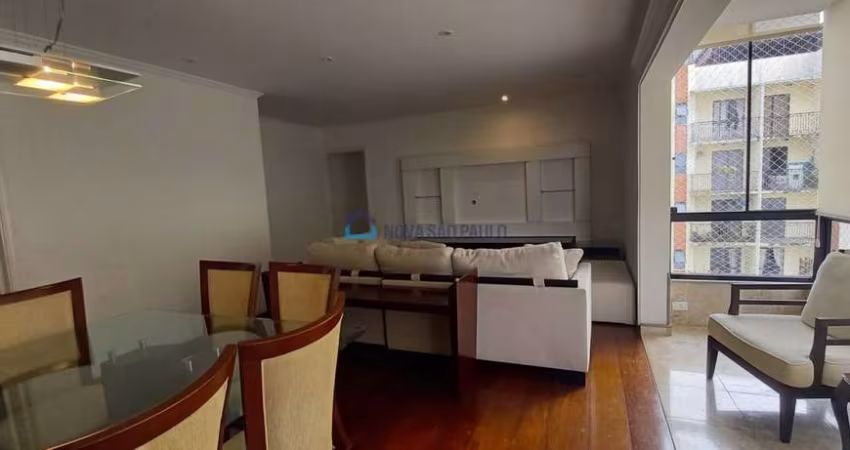 Apartamento 133m² de área útil, 4 dormitórios, 2 vagas.