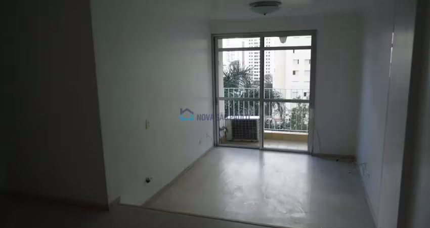 Apartamento na Saúde, à 400 metros do Metrô Saúde.