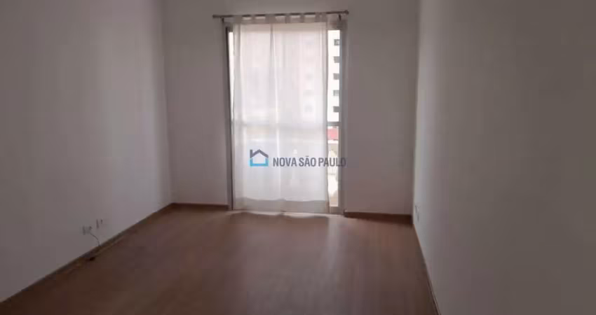 Apartamento Mirandópolis, vago, ensolarado, sacada,  metrô Árvore.