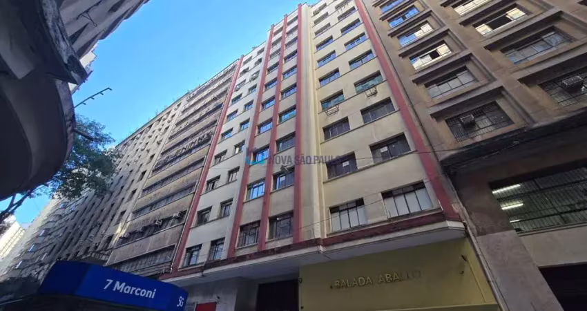 Conjunto comercial na praça da republica, ao lado do metrô.