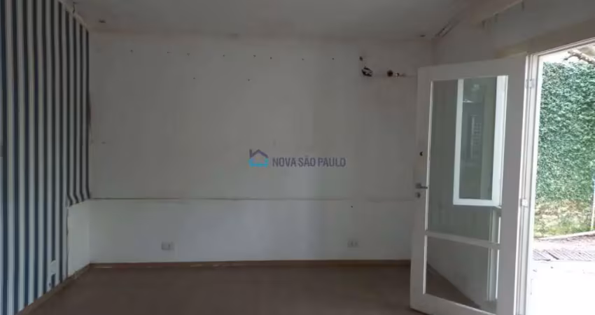 Casa térrea com 180m² construídos em terreno de 408m² ? 2 dorms (1 suíte), sala em l, 3 vagas