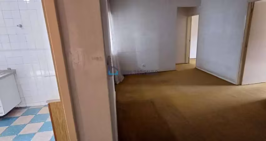 Apartamento para reforma (valor considera estado atual) com 2 quartos e vaga na bela vista!