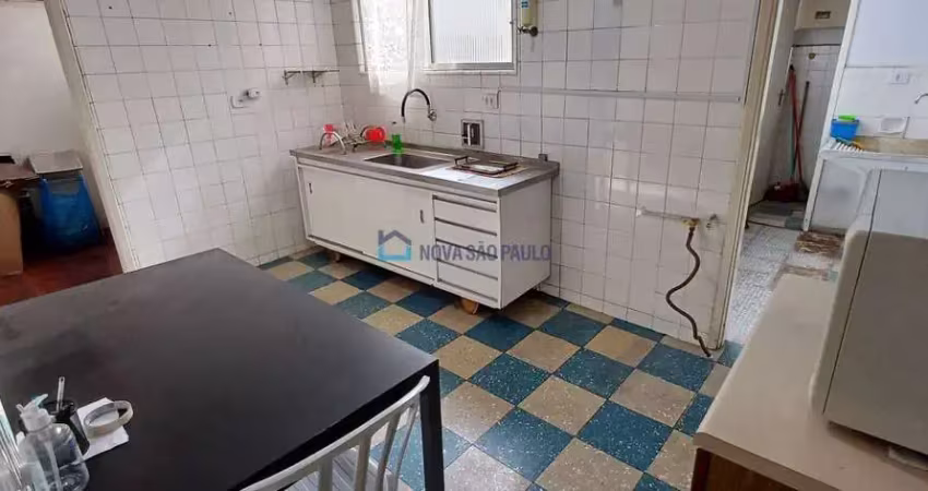 Apartamento para reforma (valor considera estado atual) com 2 quartos e vaga na bela vista!