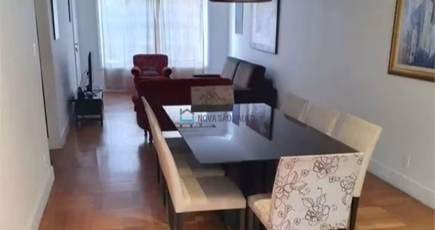Sobrado com 3 quartos, 3 vagas e churrasqueira na aclimação