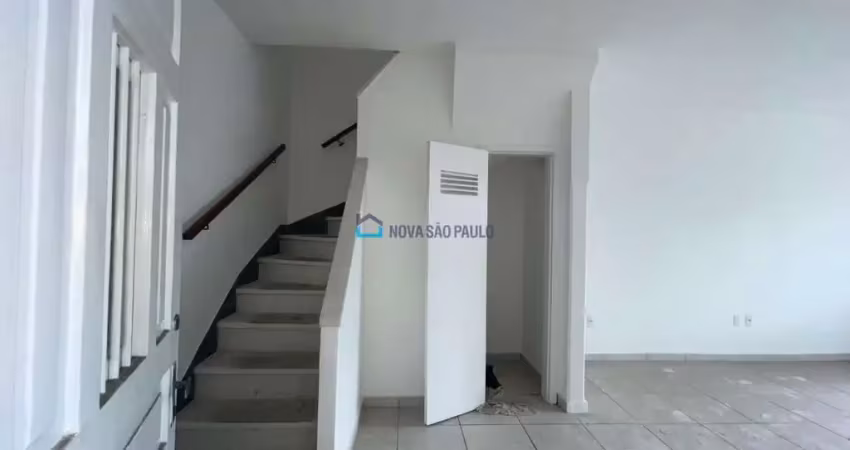 Sobrado com 03 dormitórios na região da vila mascote