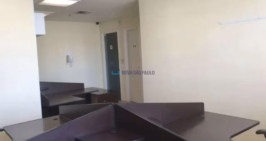 Conjunto comercial com 45 m², 1 copa, 2 lavabos e 1 vaga