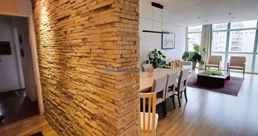 Apartamento amplo, reformado e decorado na av angélica!
