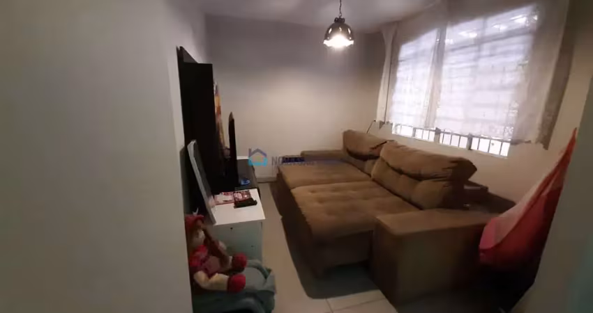 Sobrado à venda 200m² 2 quartos, 2 banheiros e 4 vagas de garagem.