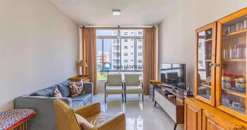 Apartamento reformado, 2 quartos, 2 banheiros à venda em moema.