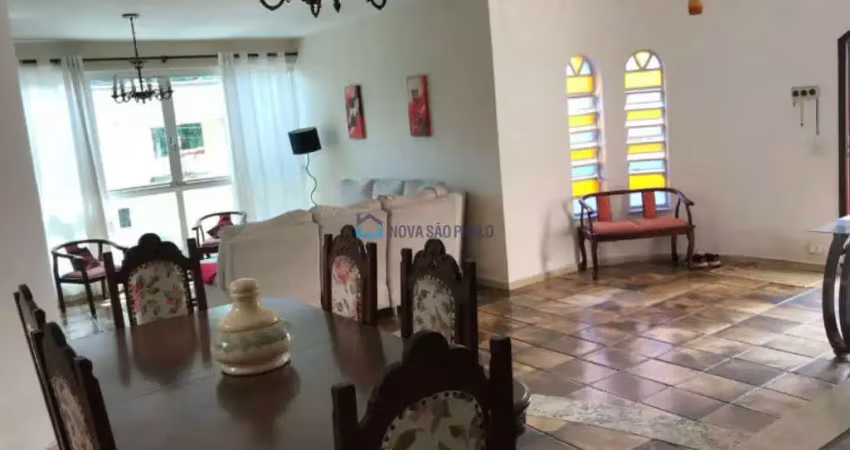 Vila mariana térrea e isolada, 326 m² terreno, 3 dormitórios, 3 vagas.