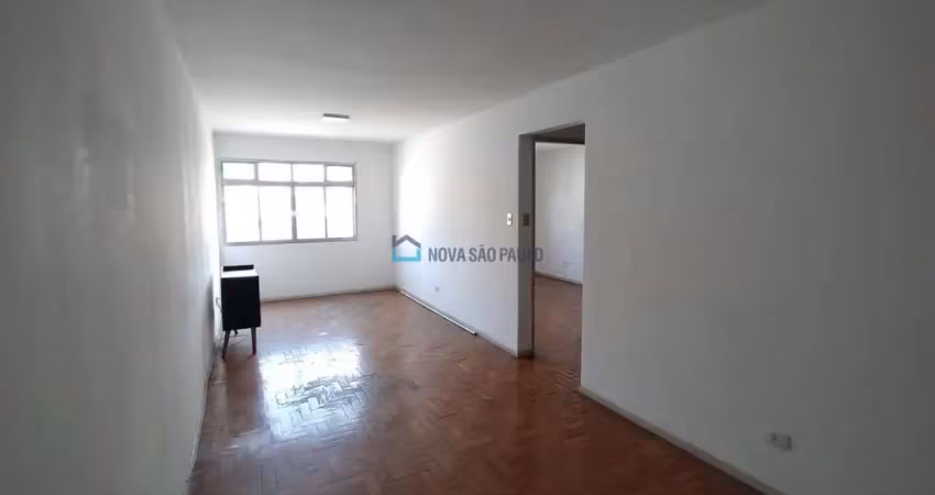 Apartamento à venda na aclimação com 49m² e 1 dormitório.