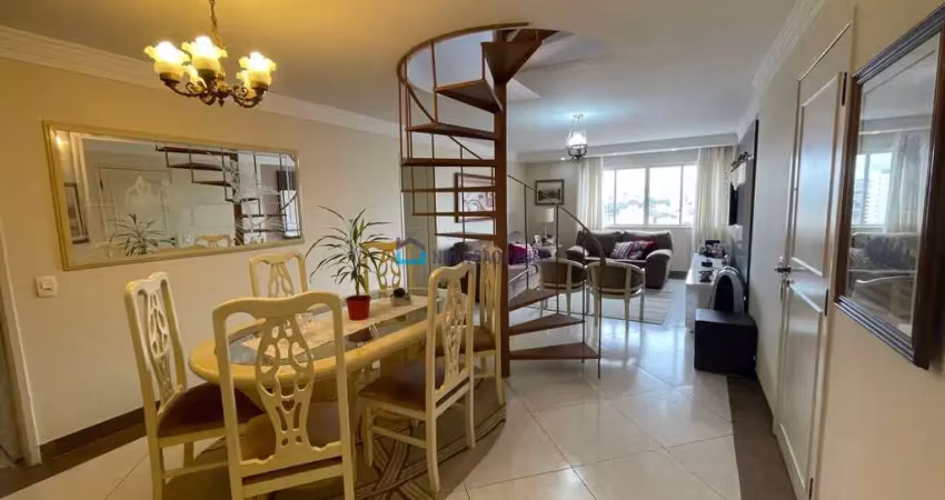 Apartamento duplex com 03 dormitórios na região da saúde.