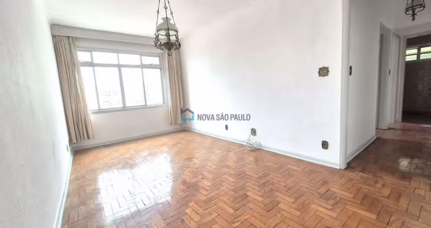 Amplo apartamento à venda com 2 dormitórios, ao lado do metrô saúde.